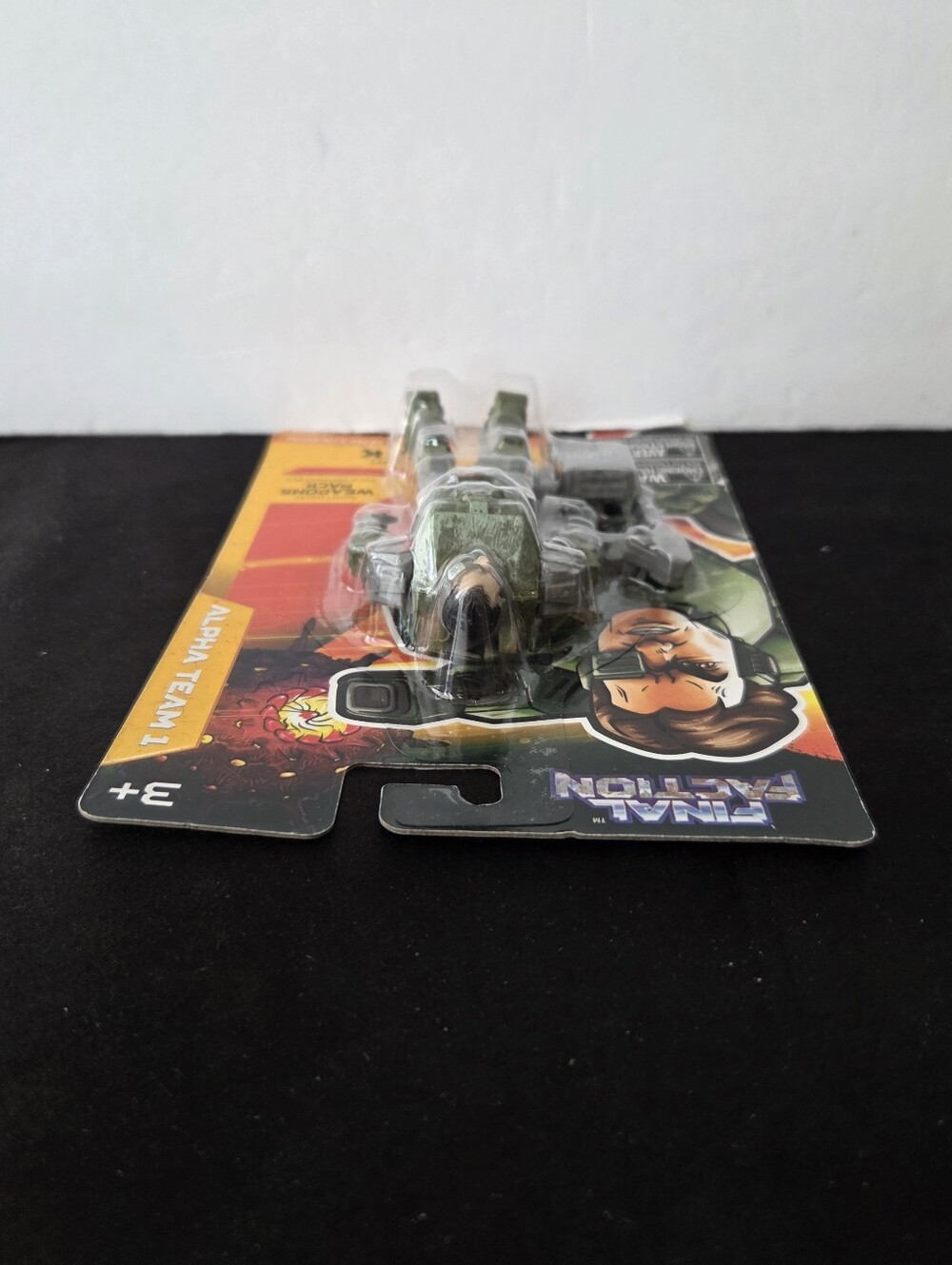 Final Faction Sergeant Ruck Action Figure - Picture 5 of 8